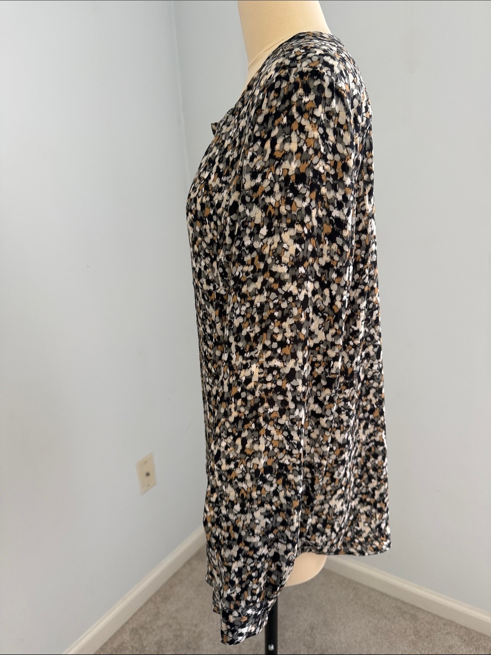 Talbots Black, White & Tan Printed Long-Sleeve Blouse SZXL - Picture 4 of 14
